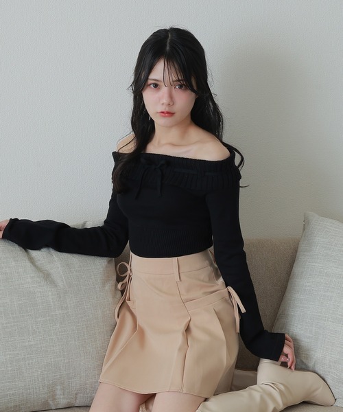 M DOLLY（エムドリー）の「offshoulder ribbon knit tops/オフショルダーリボンニットトップス（ニット/セーター・レディース・ブラック/アイボリー・S/M）」の6枚目の写真