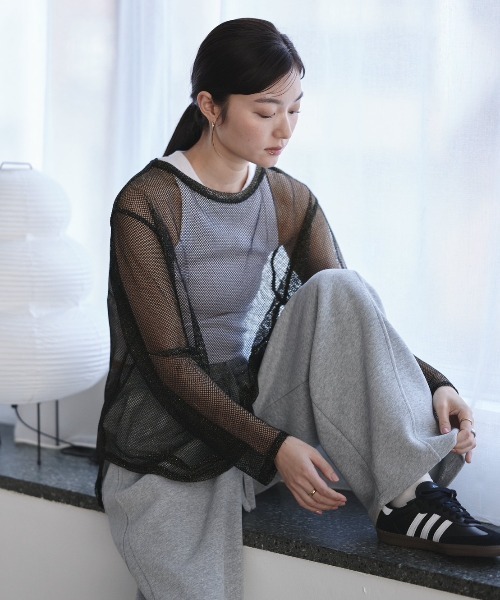 FMiBL（ファミル）の「ラメメッシュクルーロングTシャツ（Tシャツ/カットソー・レディース・アイボリー/ブラック・FREE）」の16枚目の写真