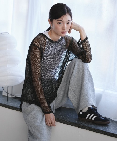 FMiBL（ファミル）の「ラメメッシュクルーロングTシャツ（Tシャツ/カットソー・レディース・アイボリー/ブラック・FREE）」の17枚目の写真