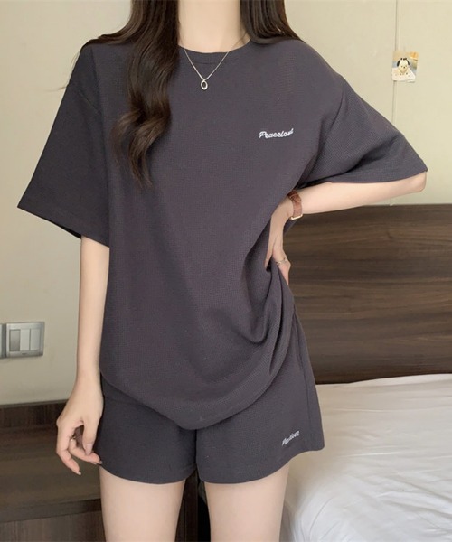 gossip!ロサンゼルス(ゴシップロサンゼルス)の「ビッグシルエットクルースウェット半袖Tシャツ&スウェットショートパンツ ルームウェア セットアップ(ルームウェア/パジャマ・レディース・グレー/ブラック/ベージュ/ブルー/ライトグレー/ネイビー・XL/M/L)」の5枚目の写真