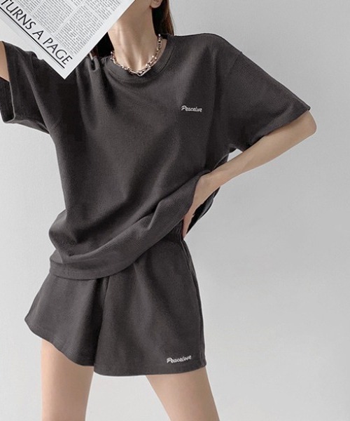gossip!ロサンゼルス(ゴシップロサンゼルス)の「ビッグシルエットクルースウェット半袖Tシャツ&スウェットショートパンツ ルームウェア セットアップ(ルームウェア/パジャマ・レディース・グレー/ブラック/ベージュ/ブルー/ライトグレー/ネイビー・XL/M/L)」の3枚目の写真