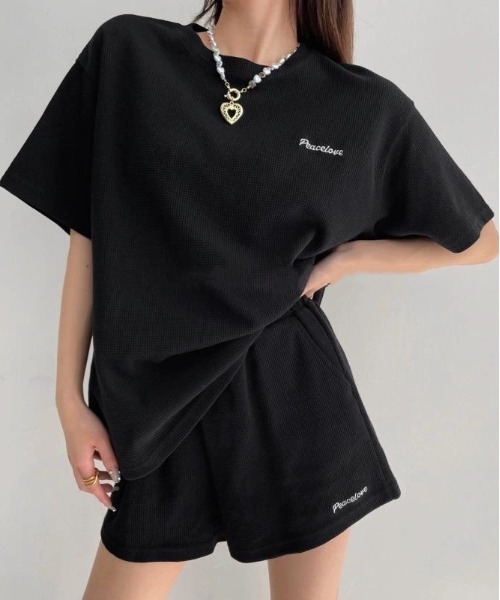 gossip!ロサンゼルス(ゴシップロサンゼルス)の「ビッグシルエットクルースウェット半袖Tシャツ&スウェットショートパンツ ルームウェア セットアップ(ルームウェア/パジャマ・レディース・グレー/ブラック/ベージュ/ブルー/ライトグレー/ネイビー・XL/M/L)」の1枚目の写真