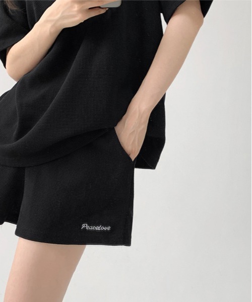 gossip!ロサンゼルス(ゴシップロサンゼルス)の「ビッグシルエットクルースウェット半袖Tシャツ&スウェットショートパンツ ルームウェア セットアップ(ルームウェア/パジャマ・レディース・グレー/ブラック/ベージュ/ブルー/ライトグレー/ネイビー・XL/M/L)」の16枚目の写真
