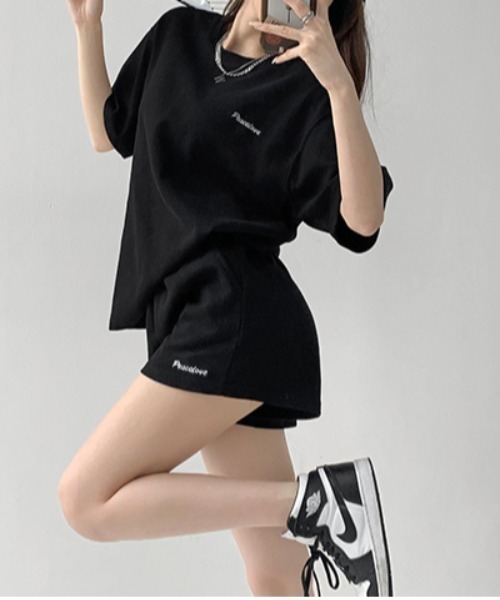 gossip!ロサンゼルス(ゴシップロサンゼルス)の「ビッグシルエットクルースウェット半袖Tシャツ&スウェットショートパンツ ルームウェア セットアップ(ルームウェア/パジャマ・レディース・グレー/ブラック/ベージュ/ブルー/ライトグレー/ネイビー・XL/M/L)」の11枚目の写真