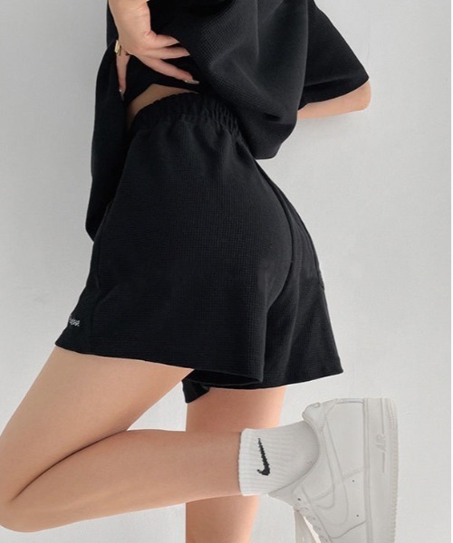 gossip!ロサンゼルス(ゴシップロサンゼルス)の「ビッグシルエットクルースウェット半袖Tシャツ&スウェットショートパンツ ルームウェア セットアップ(ルームウェア/パジャマ・レディース・グレー/ブラック/ベージュ/ブルー/ライトグレー/ネイビー・XL/M/L)」の14枚目の写真
