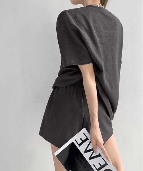 gossip!ロサンゼルス(ゴシップロサンゼルス)の「ビッグシルエットクルースウェット半袖Tシャツ&スウェットショートパンツ ルームウェア セットアップ(ルームウェア/パジャマ・レディース・グレー/ブラック/ベージュ/ブルー/ライトグレー/ネイビー・XL/M/L)」の21枚目の写真