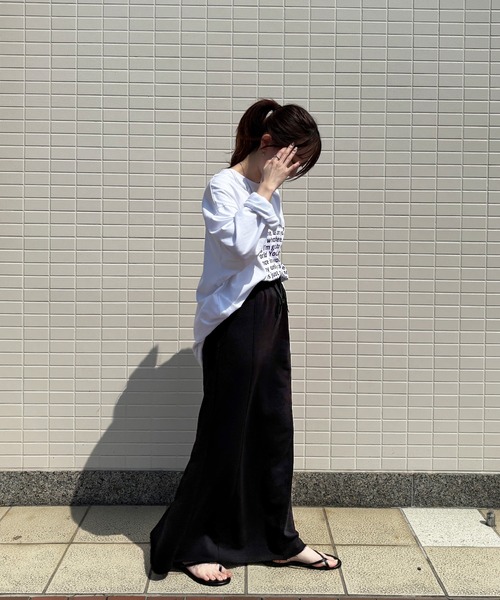 ISOOK（アイスー）の「【ISOOK / アイスー】セミフレアスウェットスカート / ロング ハイウエスト シームデザイン カットオフ 裾切りっぱなし ポケット付き ウエストゴム ライトグレー ブラック グレー 黒 ZOZOTOWN限定（スカート・レディース・ライトグレー/ブラック・FREE）」の12枚目の写真