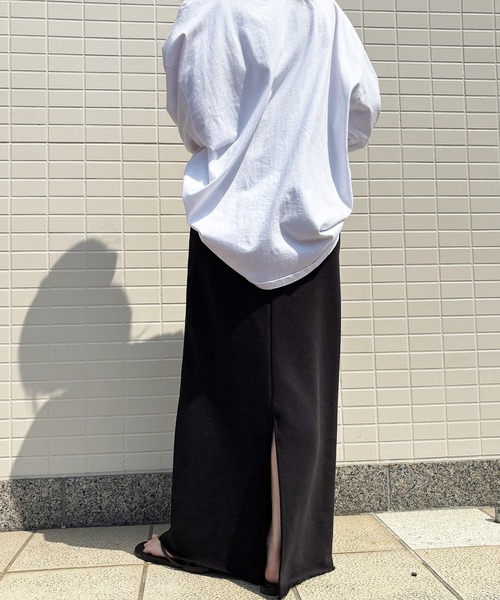 ISOOK（アイスー）の「【ISOOK / アイスー】セミフレアスウェットスカート / ロング ハイウエスト シームデザイン カットオフ 裾切りっぱなし ポケット付き ウエストゴム ライトグレー ブラック グレー 黒 ZOZOTOWN限定（スカート・レディース・ライトグレー/ブラック・FREE）」の14枚目の写真