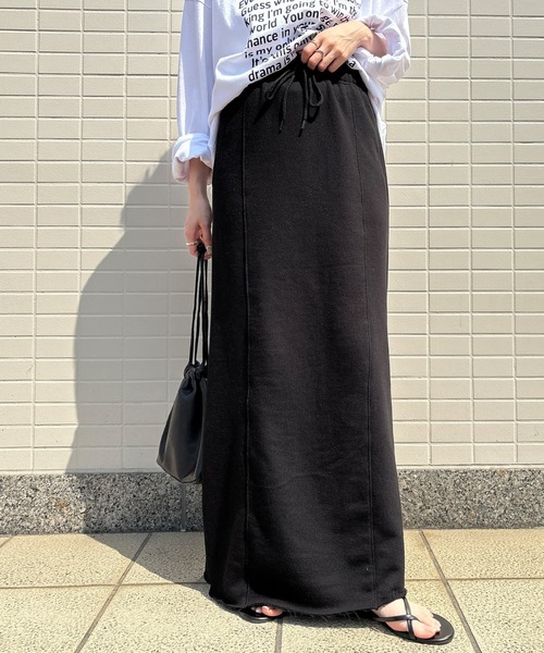 ISOOK（アイスー）の「【ISOOK / アイスー】セミフレアスウェットスカート / ロング ハイウエスト シームデザイン カットオフ 裾切りっぱなし ポケット付き ウエストゴム ライトグレー ブラック グレー 黒 ZOZOTOWN限定（スカート・レディース・ライトグレー/ブラック・FREE）」の13枚目の写真