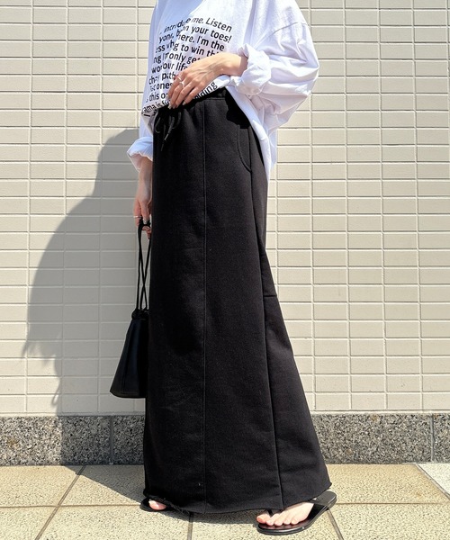 ISOOK（アイスー）の「【ISOOK / アイスー】セミフレアスウェットスカート / ロング ハイウエスト シームデザイン カットオフ 裾切りっぱなし ポケット付き ウエストゴム ライトグレー ブラック グレー 黒 ZOZOTOWN限定（スカート・レディース・ライトグレー/ブラック・FREE）」の5枚目の写真