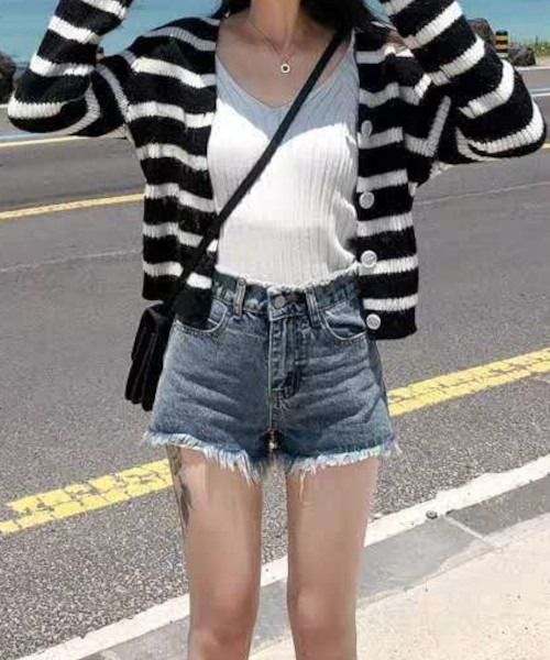 MASHIRO(マシロ)の「【MASHIRO】カットオフダメージハイウエストデニムショートパンツ(その他パンツ・レディース・ホワイト/ブラック/グレー/ブルー・SMALL/MEDIUM)」の7枚目の写真
