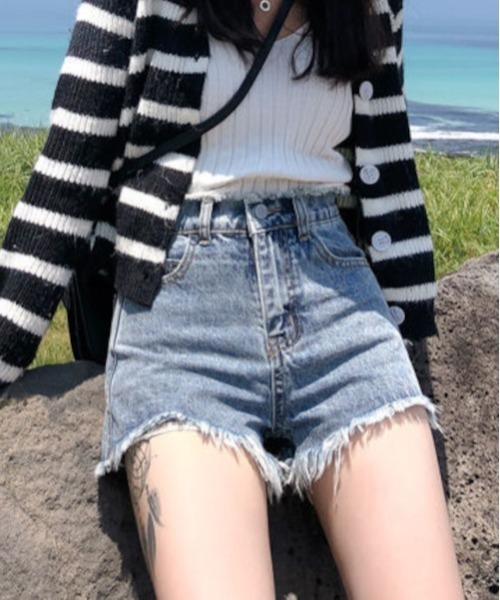 MASHIRO(マシロ)の「【MASHIRO】カットオフダメージハイウエストデニムショートパンツ(その他パンツ・レディース・ホワイト/ブラック/グレー/ブルー・SMALL/MEDIUM)」の9枚目の写真