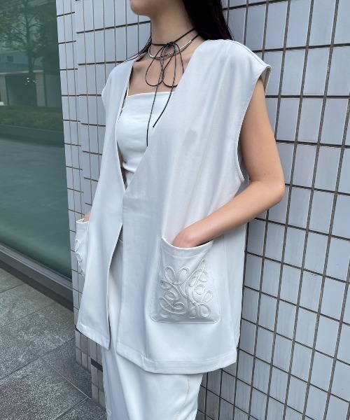 AIC.(エーアイシー)の「コード刺繍ベスト/セットアップ可能(ベスト・レディース・ライトグレー/ブラック・FREE)」の1枚目の写真