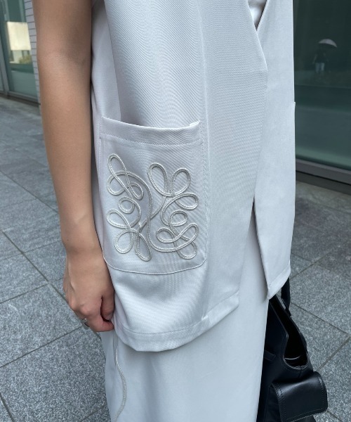 AIC.(エーアイシー)の「コード刺繍ベスト/セットアップ可能(ベスト・レディース・ライトグレー/ブラック・FREE)」の9枚目の写真