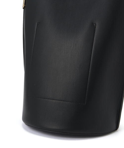 NATURAL BEAUTY BASIC（ナチュラルビューティーベーシック）の「◇ナローストラップバケットバッグ（ショルダーバッグ・レディース・ブラック/ワイン・ﾌﾘ-）」の11枚目の写真