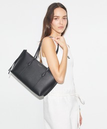 ペリー ミディアム トートバッグ（トートバッグ）｜TORY BURCH
