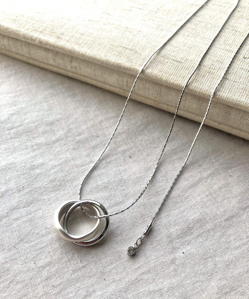 Q(キュー)の「異加工リングネックレス(ネックレス・レディース・シルバー/ゴールド・ONE SIZE)」の2枚目の写真