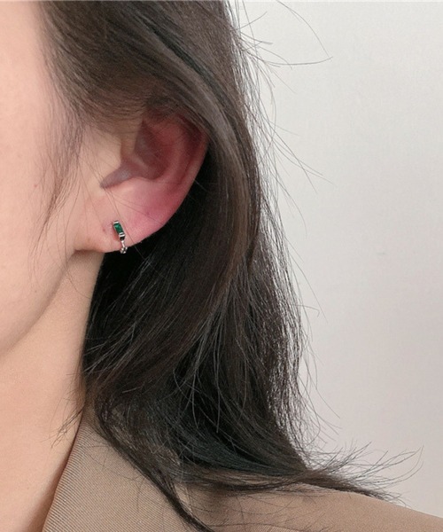 yu-ka(ユーカ)の「YU-KA:スクエアビジュー フープピアス square bijou hoop pierce(ピアス(両耳用)・レディース・シルバー/ゴールド/シルバー系その他・FREE)」の4枚目の写真