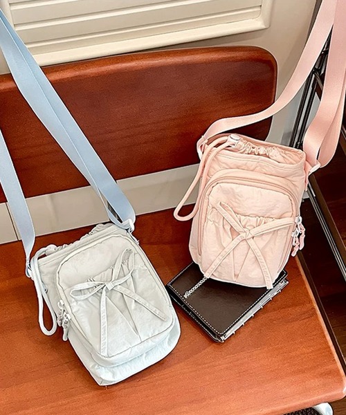 shopnikoniko(ショップニコニコ)の「ボトルホルダー ショルダー ストラップ リボン 巾着 ペットボトル ポーチ付き ショルダーバッグ(ショルダーバッグ・レディース・ブラック/ブルー/ピンク・フリー)」の5枚目の写真