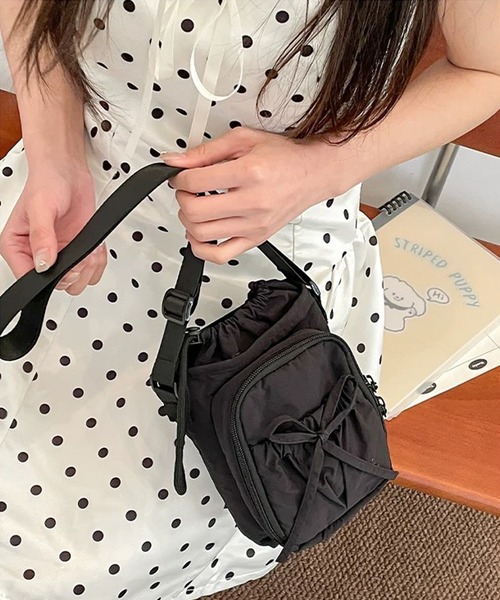 shopnikoniko(ショップニコニコ)の「ボトルホルダー ショルダー ストラップ リボン 巾着 ペットボトル ポーチ付き ショルダーバッグ(ショルダーバッグ・レディース・ブラック/ブルー/ピンク・フリー)」の7枚目の写真