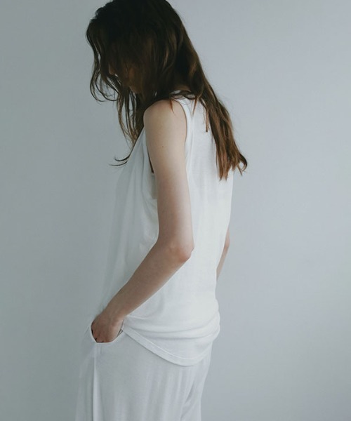 ETRE TOKYO（エトレトウキョウ）の「【再入荷！】ヘンリーネックエアリータンクトップ（Tシャツ/カットソー・レディース・ブラック/ホワイト・FREE）」の3枚目の写真