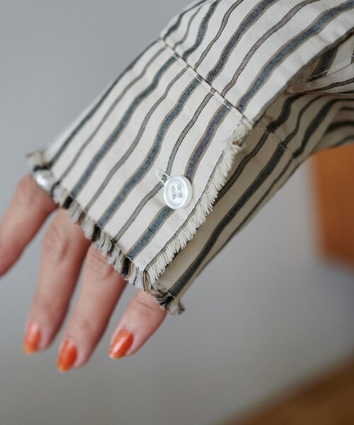 DISCOAT(ディスコート)の「【迷ったらコレ! /ユニセックス】ランダムストライプフリンジオーバーシャツ(シャツ/ブラウス・レディース・ベージュ/サックスブルー/キャメル・FREE)」の18枚目の写真