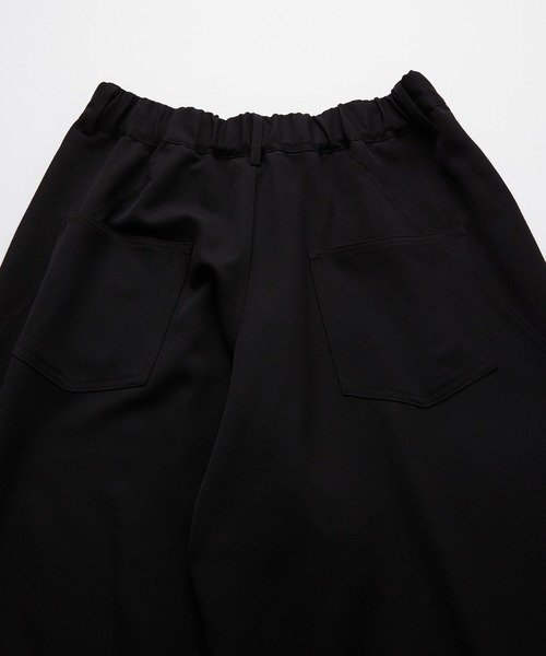 SERACE（セラス）の「【SERACE】Wide drape TR studs curve slacks / ワイドドレープTRスタッズカーブスラックス（スラックス・メンズ・チャコールグレー/ブラック/ホワイト/ダークブラウン・S/L/M）」の13枚目の写真