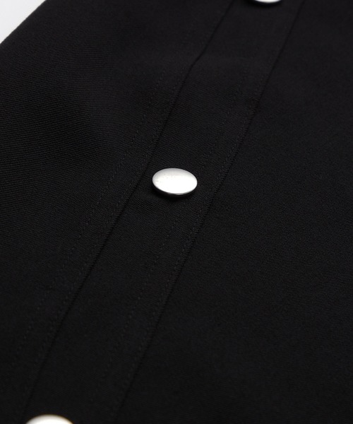 SERACE（セラス）の「【SERACE】Wide drape TR studs curve slacks / ワイドドレープTRスタッズカーブスラックス（スラックス・メンズ・チャコールグレー/ブラック/ホワイト/ダークブラウン・S/L/M）」の6枚目の写真