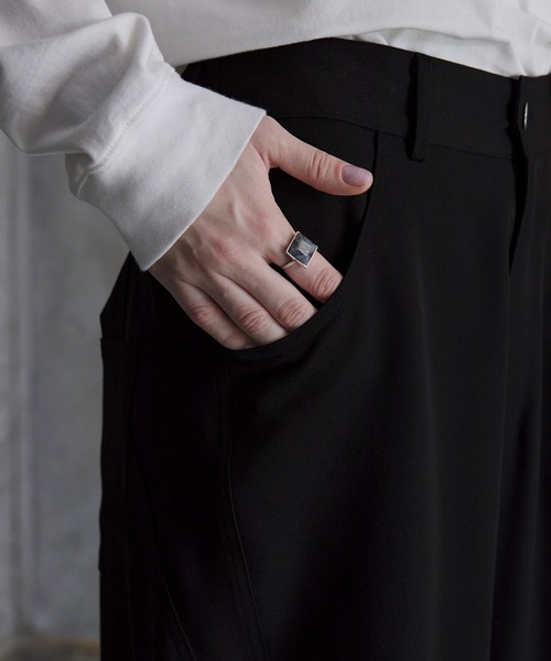 SERACE（セラス）の「【SERACE】Wide drape TR studs curve slacks / ワイドドレープTRスタッズカーブスラックス（スラックス・メンズ・チャコールグレー/ブラック/ホワイト/ダークブラウン・S/L/M）」の7枚目の写真