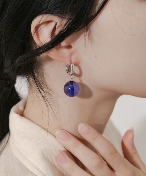 SMELLY（スメリー）の「カラーボールフープピアス（ピアス（両耳用）・レディース・ブルー系その他・-）」の3枚目の写真