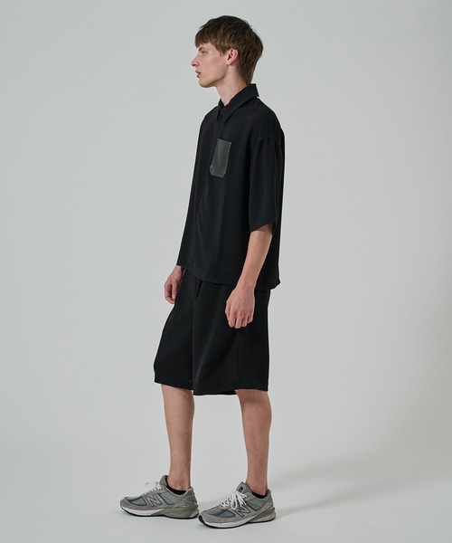 STUDIOUS（ステュディオス）の「SUMMER ESSENTIAL DRAWCORD POLO（ポロシャツ・メンズ・ブラック・1/2）」の4枚目の写真