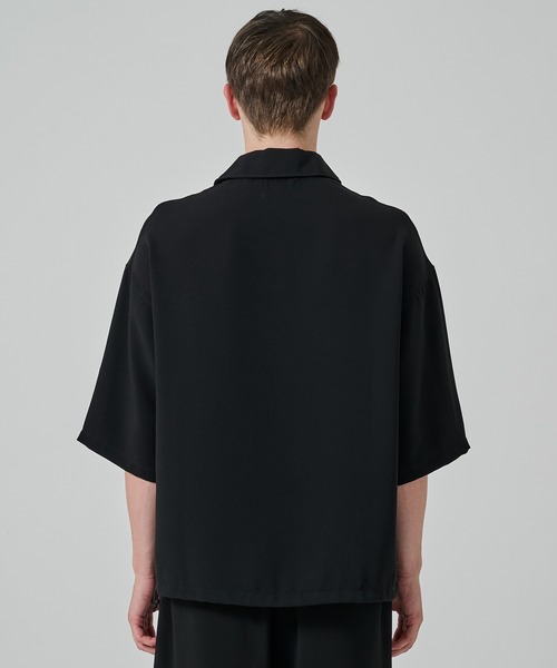 STUDIOUS（ステュディオス）の「SUMMER ESSENTIAL DRAWCORD POLO（ポロシャツ・メンズ・ブラック・1/2）」の8枚目の写真