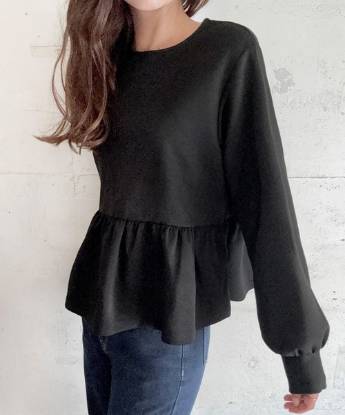 LAUIR(ラウアー)の「裾フリルプルオーバー(スウェット・レディース・アイボリー/ブラック/ダークベージュ・X-LARGE/LARGE/MEDIUM)」の4枚目の写真