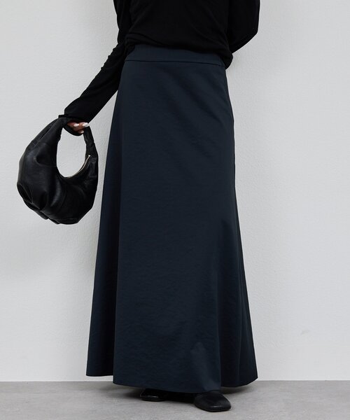 GALLARDAGALANTE（ガリャルダガランテ）の「ドライサテンセミフレアスカート（スカート・レディース・グレイッシュベージュ/ブラック・1/0）」の2枚目の写真