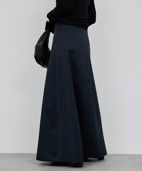 GALLARDAGALANTE（ガリャルダガランテ）の「ドライサテンセミフレアスカート（スカート・レディース・グレイッシュベージュ/ブラック・1/0）」の4枚目の写真