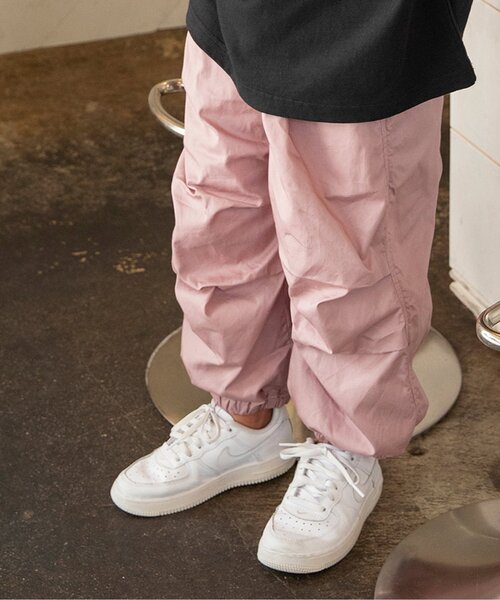 BREEZE（ブリーズ）の「B NEWJACK パラシュートパンツ（その他パンツ・キッズ・インディゴブルー/ピンク/ブラウン/カーキ/アイボリー/ブラック・150/140/130/120/110/100/90/160）」の6枚目の写真