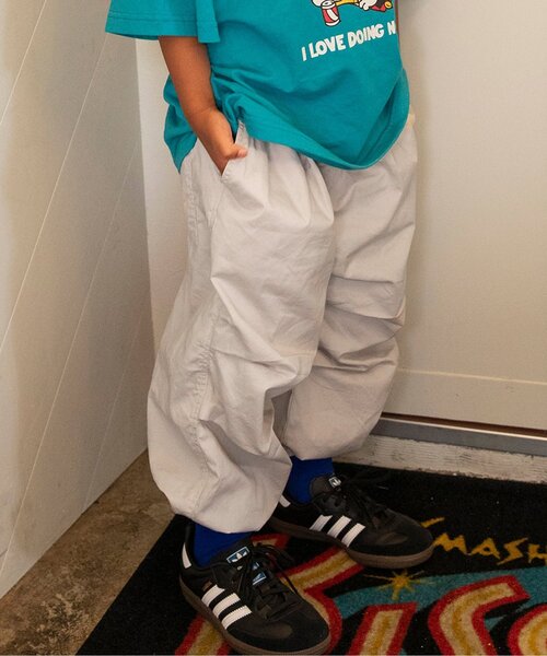 BREEZE（ブリーズ）の「B NEWJACK パラシュートパンツ（その他パンツ・キッズ・インディゴブルー/ピンク/ブラウン/カーキ/アイボリー/ブラック・150/140/130/120/110/100/90/160）」の2枚目の写真