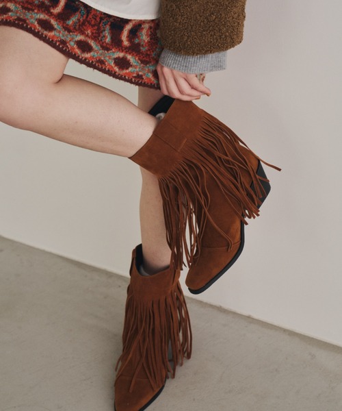 Unitage(ユニテージ)の「フェイクスウェードフリンジブーツ(ブーツ・レディース・レッド/ブラウン/ブラック・LARGE/MEDIUM)」の2枚目の写真