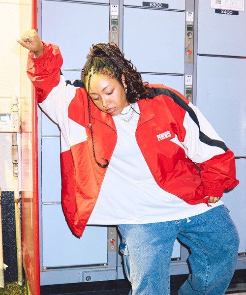 PUNYUS（プニュズ）の「切り替えナイロンジャケット（ナイロンジャケット・レディース・ブラック/レッド/ネイビー・2/4/3）」の3枚目の写真