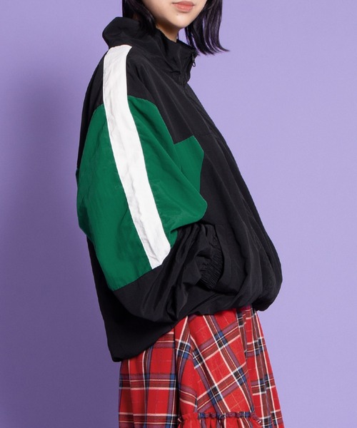 PUNYUS（プニュズ）の「切り替えナイロンジャケット（ナイロンジャケット・レディース・ブラック/レッド/ネイビー・2/4/3）」の5枚目の写真