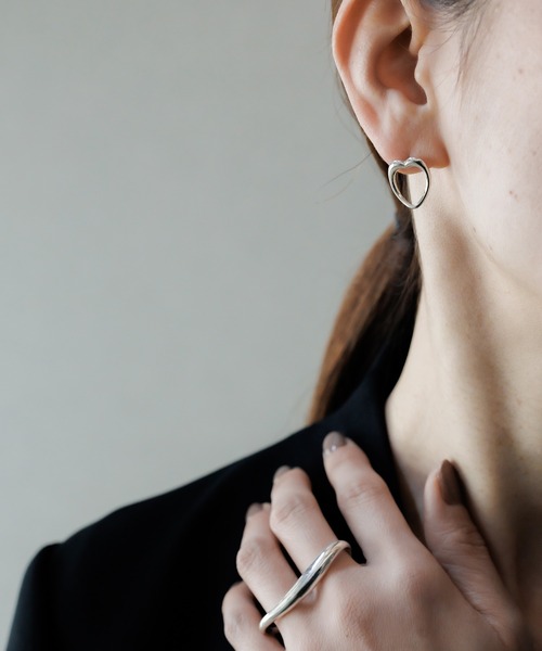 ISOLATION（アイソレーション）の「【ISOLATION / アイソレーション】Silver925 Heart Curve Pierce /ハートカーブピアス　シルバー925（ピアス（両耳用）・レディース・シルバー・FREE）」の3枚目の写真