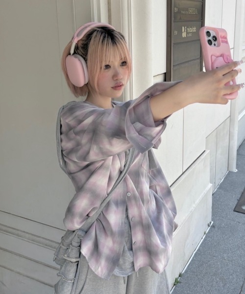 Never mind the XU / Chikashitsu+（ネバーマインド ザ エックスユー / チカシツプラス）の「【nmtc+】sweat hooded check shirts / 【エヌエムティーシープラス】フード付き長袖チェックシャツ（シャツ/ブラウス・メンズ・グレー/ピンク・ONE SIZE）」の5枚目の写真