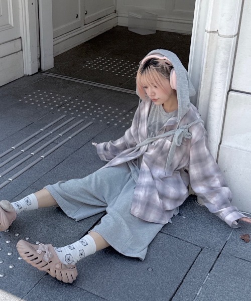 Never mind the XU / Chikashitsu+（ネバーマインド ザ エックスユー / チカシツプラス）の「【nmtc+】sweat hooded check shirts / 【エヌエムティーシープラス】フード付き長袖チェックシャツ（シャツ/ブラウス・メンズ・グレー/ピンク・ONE SIZE）」の7枚目の写真