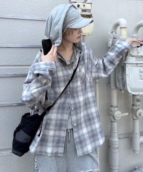 Never mind the XU / Chikashitsu+（ネバーマインド ザ エックスユー / チカシツプラス）の「【nmtc+】sweat hooded check shirts / 【エヌエムティーシープラス】フード付き長袖チェックシャツ（シャツ/ブラウス・メンズ・グレー/ピンク・ONE SIZE）」の15枚目の写真