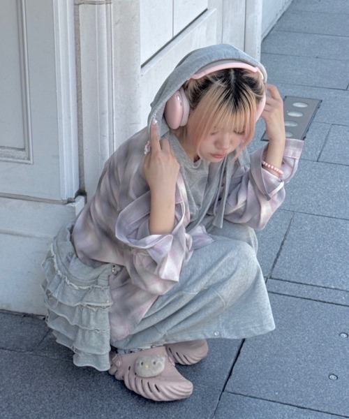 Never mind the XU / Chikashitsu+（ネバーマインド ザ エックスユー / チカシツプラス）の「【nmtc+】sweat hooded check shirts / 【エヌエムティーシープラス】フード付き長袖チェックシャツ（シャツ/ブラウス・メンズ・グレー/ピンク・ONE SIZE）」の6枚目の写真