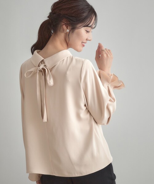couture brooch(クチュールブローチ)の「【大人可愛い・通勤】ロールカラーバックリボンブラウス(シャツ/ブラウス・レディース・アイボリー/サンドベージュ/ブラック・40/38/42/36)」の7枚目の写真
