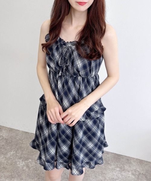 INGNI(イング)の「チェック柄ティアードキャミワンピース(ワンピース・レディース・ブラック系/ネイビー系2/ブラウン系その他2・M)」の4枚目の写真