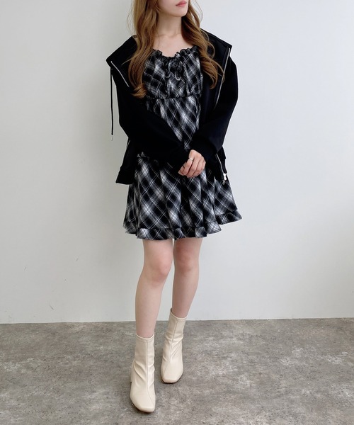 INGNI(イング)の「チェック柄ティアードキャミワンピース(ワンピース・レディース・ブラック系/ネイビー系2/ブラウン系その他2・M)」の15枚目の写真