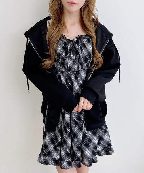 INGNI(イング)の「チェック柄ティアードキャミワンピース(ワンピース・レディース・ブラック系/ネイビー系2/ブラウン系その他2・M)」の11枚目の写真