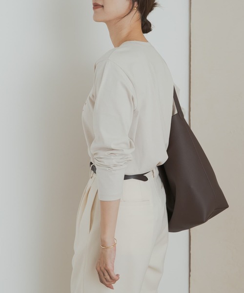 URBAN RESEARCH DOORS（アーバンリサーチドアーズ）の「ロゴプリント＋刺しゅうロングTシャツ（Tシャツ/カットソー・レディース・ベージュ/オフホワイト/ホワイト系その他・MEDIUM）」の12枚目の写真